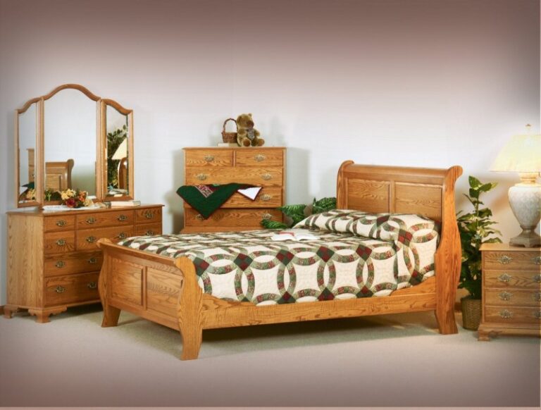 Colonial Sleigh Bedroom Set